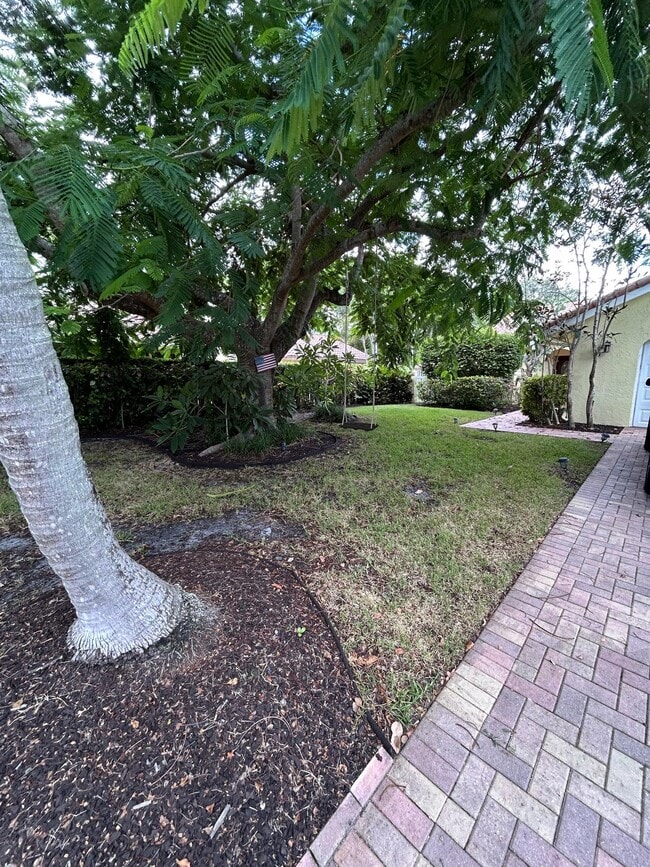 Building Photo - 1330 NW 22nd Ave