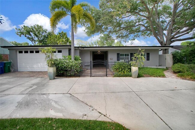 Primary Photo - 571 Luzon Ave
