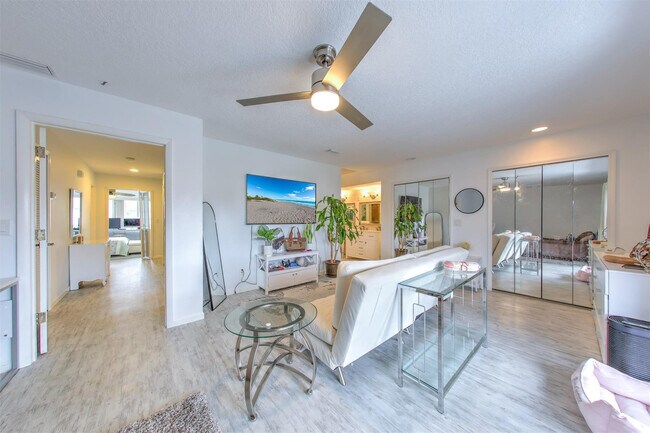 Building Photo - 4949 N Hwy A1A