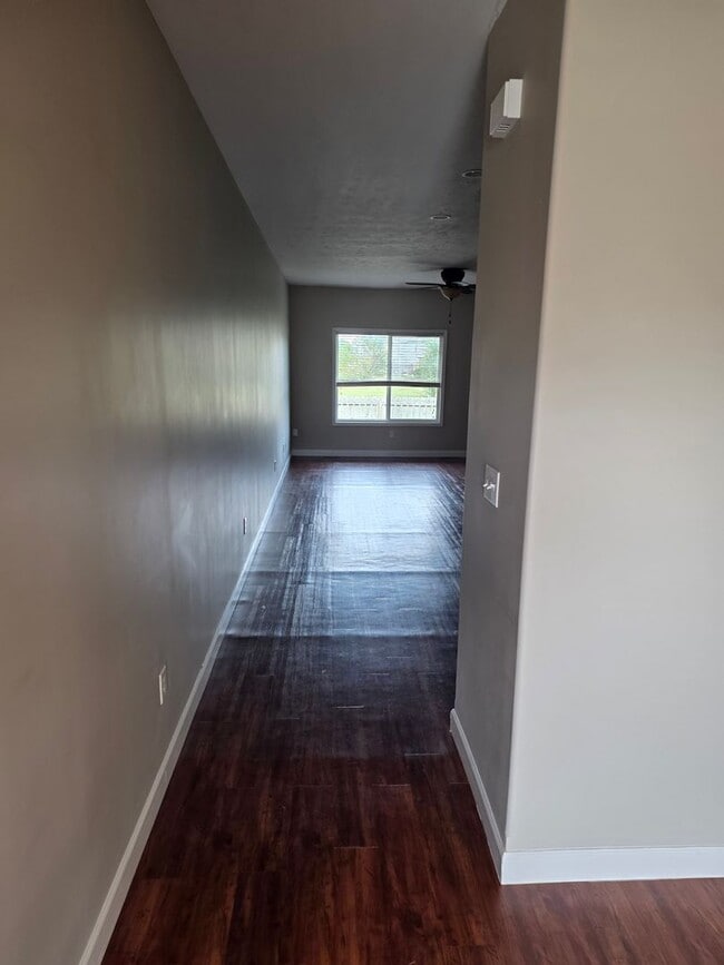Building Photo - 2 Bed 2 Bath Chatham 1600.00