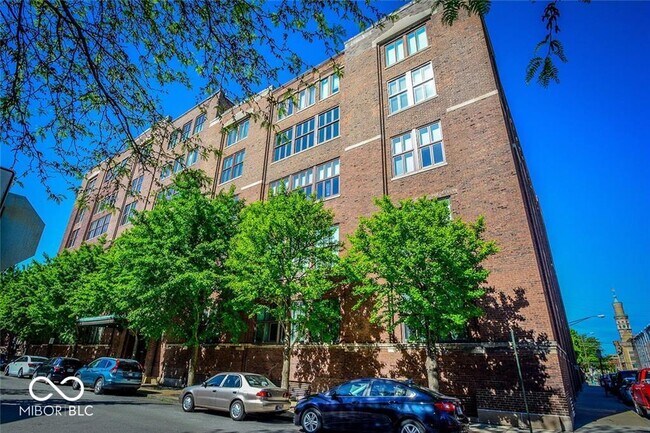 Building Photo - 430 N Park Ave