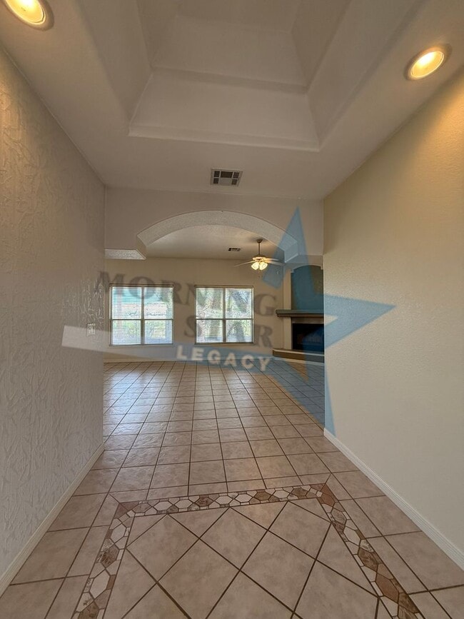 Building Photo - Spacious 3-Bedroom Home Off Roadrunner!