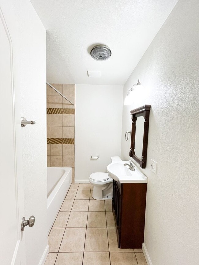 Building Photo - Available NOW!!!! Beautiful 3 bedroom, 2 bath home with covered patio and fenced yard.