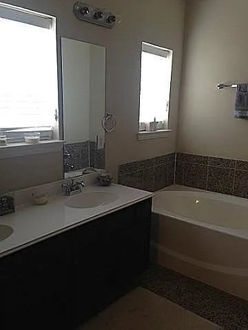 Building Photo - 209 Royal Glen Ct