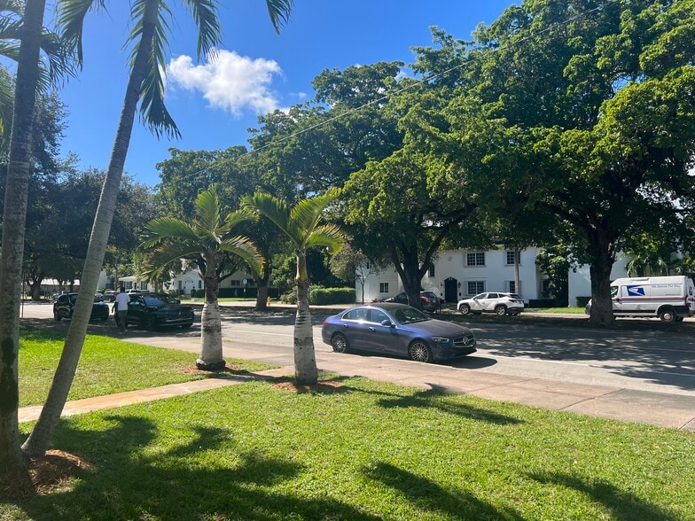 Building Photo - 3705 Ponce de Leon Blvd