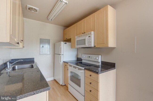 Building Photo - 1009 Chillum Rd