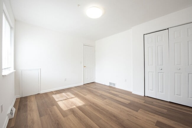 Building Photo - 3012 Larkmoor St