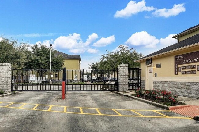 Building Photo - 2078 Laverne St