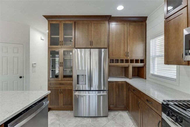 Building Photo - 1840 Oak Tree Hollow