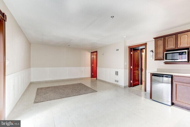 Building Photo - 151 Brynwood St