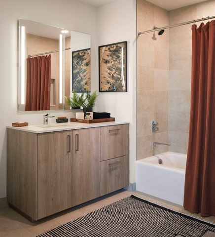 Building Photo - 211 N Harbor Dr