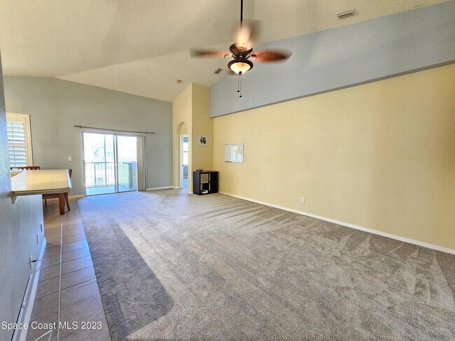 Building Photo - 927 Ocaso Ln