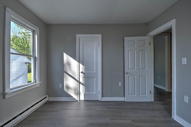 Building Photo - 304 N Hardin St