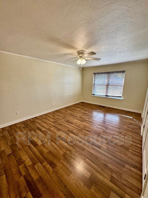 Building Photo - 10449 Dover Dr