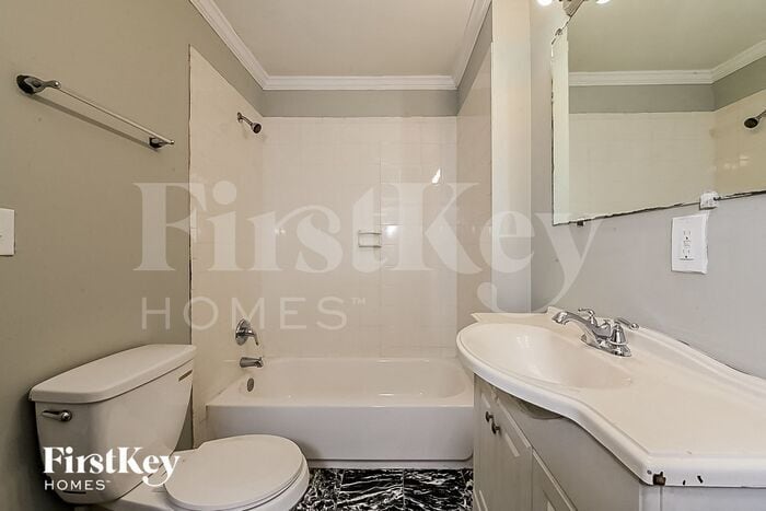 Building Photo - 2138 Pinehurst Dr