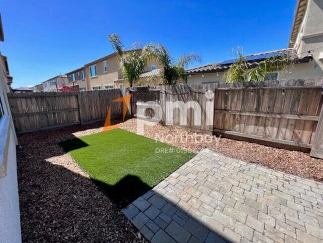 Building Photo - 406 Alyssum Dr