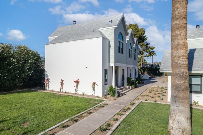 Building Photo - 4637 N 8th Pl