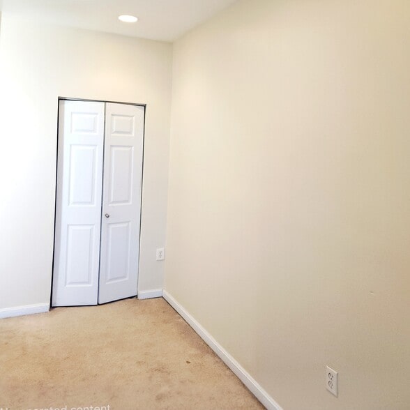 Building Photo - 317 16th Street SE