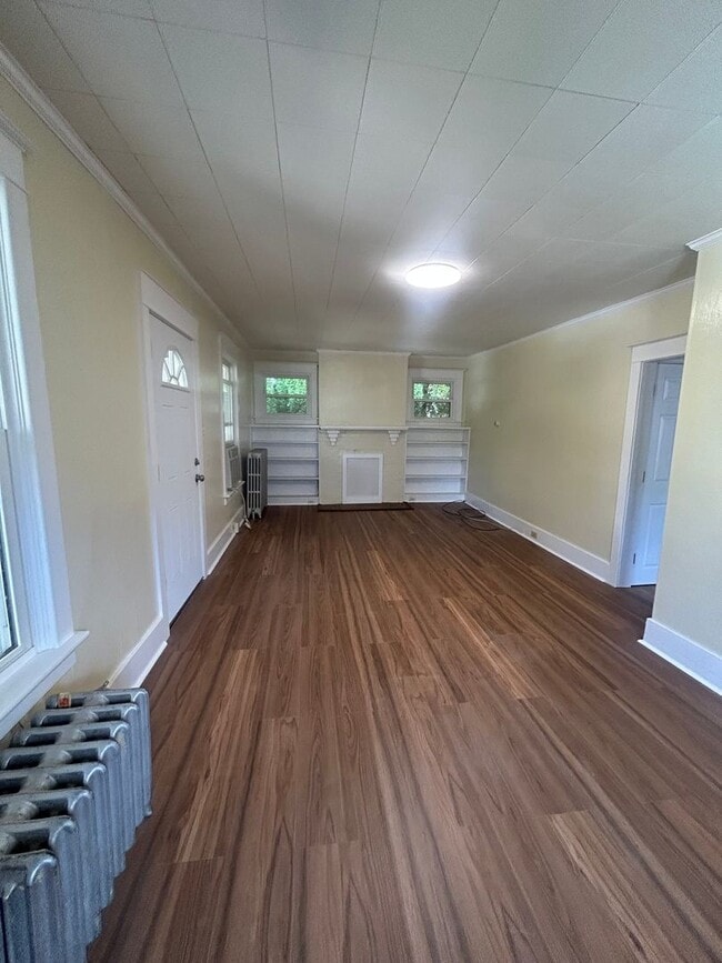 Building Photo - Charming 3-Bed, 1-Bath Home on Gill Street...