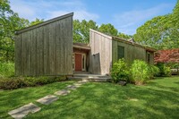 Building Photo - 16 Peconic Hills Ct