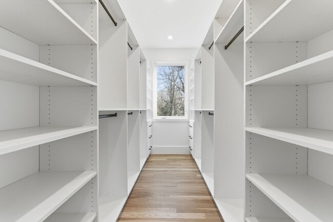 Building Photo - 82 Louise Rd