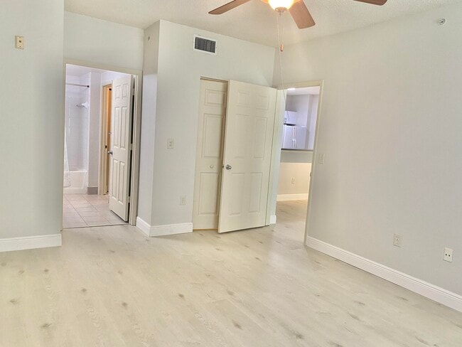 Building Photo - 630 S Sapodilla Ave