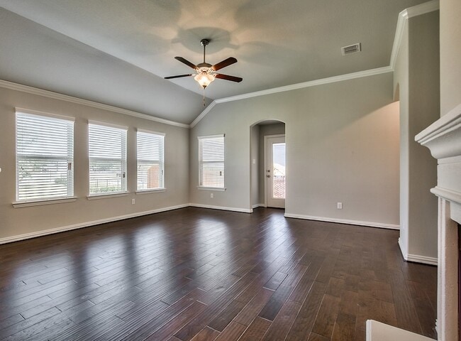 Building Photo - 304 Callaghan Dr