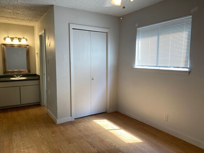 Building Photo - Affordable Hyde Park Living in Prime Central Austin Location