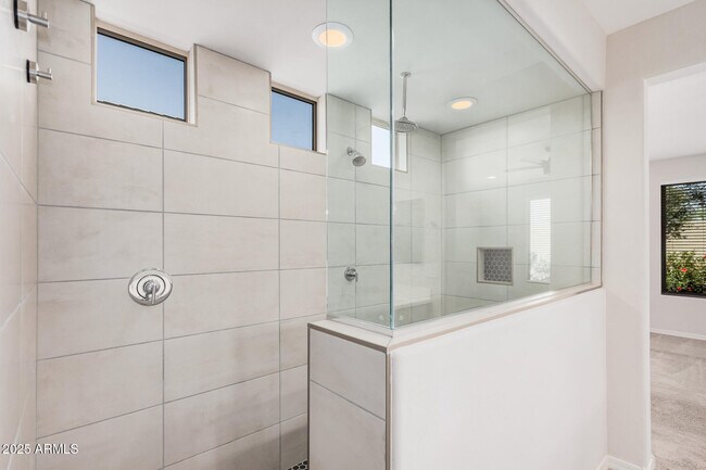 Building Photo - 8828 W Palo Verde Dr