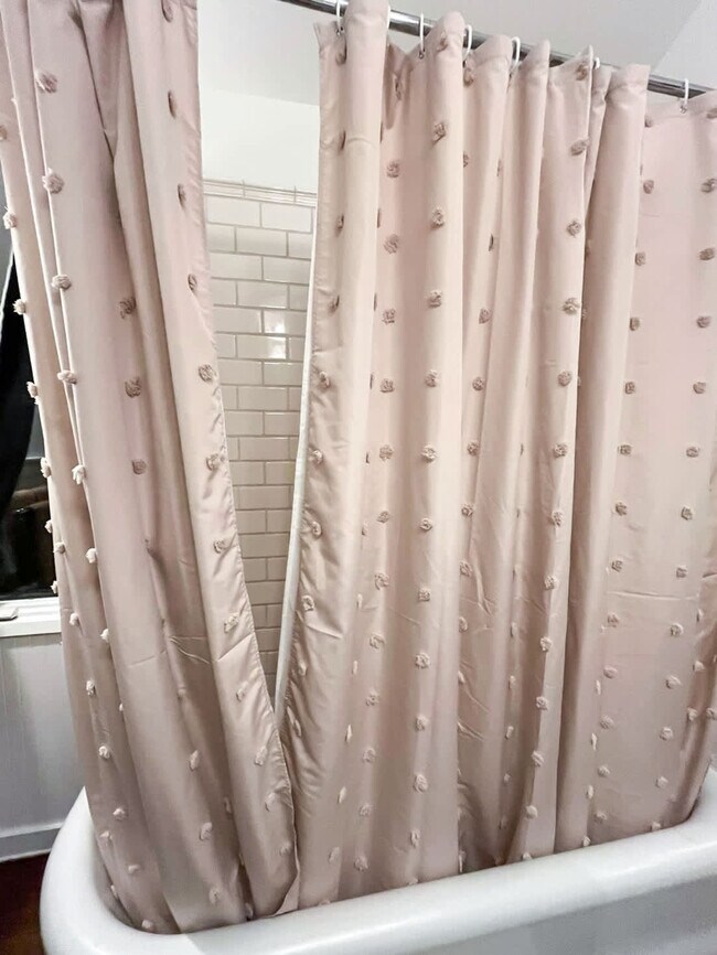 Building Photo - 522 Cascade Dr