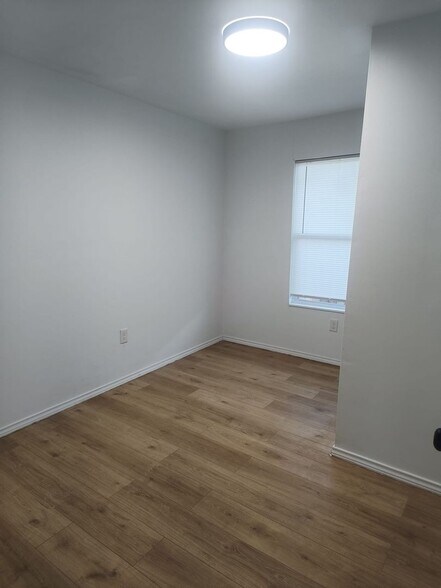Building Photo - 509 S San Felipe Ave