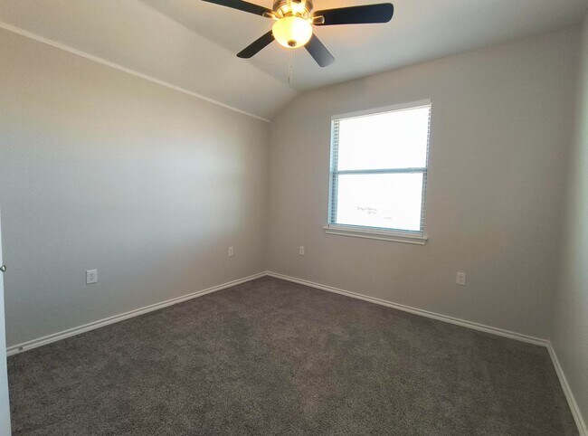 Building Photo - Charming 4 bedroom, 2 bath home AVAILABLE NOW!