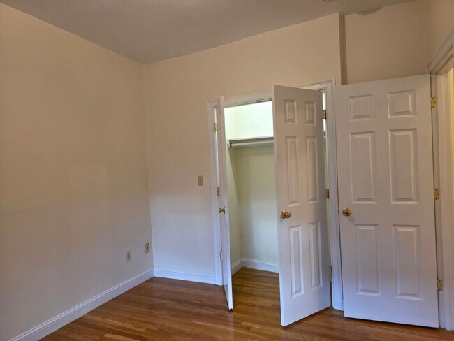 Building Photo - No brokers Fee, No Security Deposit, Heat, Hot Water Included, Elevator, Laundry, Steps from the ...