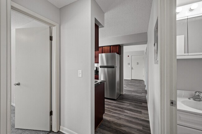 Building Photo - Rosco Apts-2720