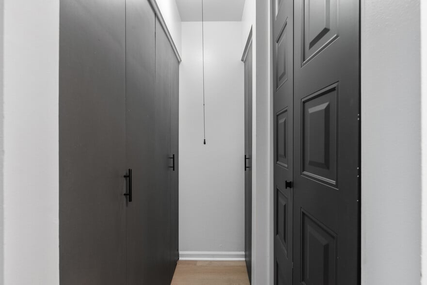 Building Photo - 1933 S 124th St