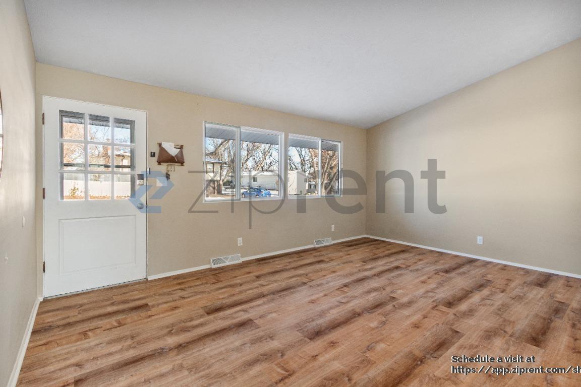 Building Photo - 10017 Sprague St