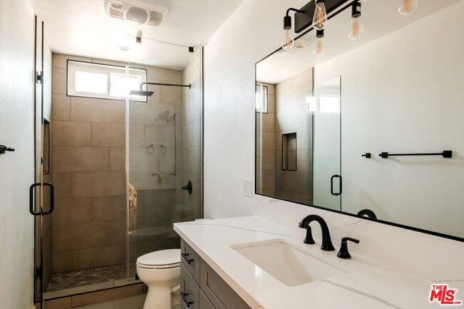 Building Photo - 2030 S Bentley Ave