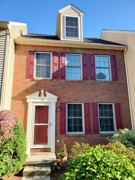 Building Photo - 10 Weiser Ct