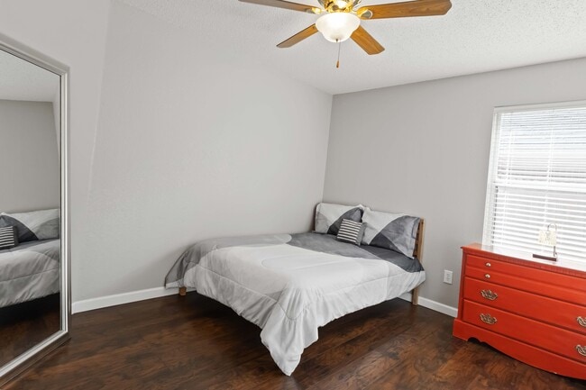 Building Photo - 425 Kelley Ct