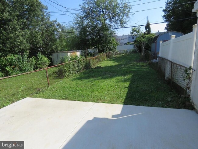 Building Photo - 3207 Fairdale Rd