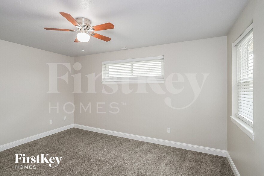 Building Photo - 10819 Sagewind Dr