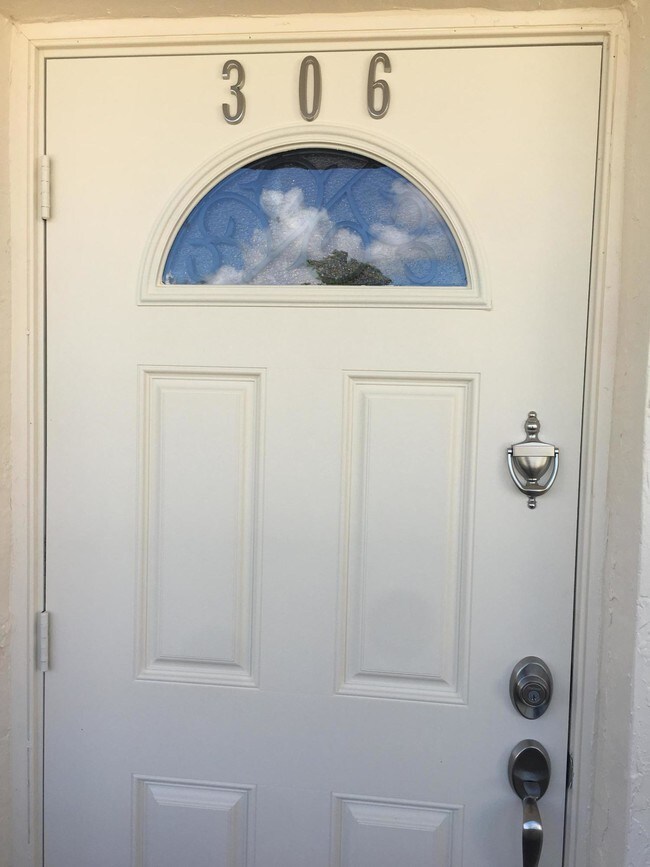 Building Photo - 361 S Hollybrook Dr