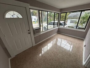 Building Photo - Cozy 3 bedroom, 1 bath for rent near downtown, pet friendly!