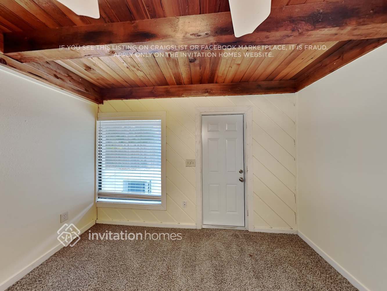 Building Photo - 322 W Hornbeam Dr