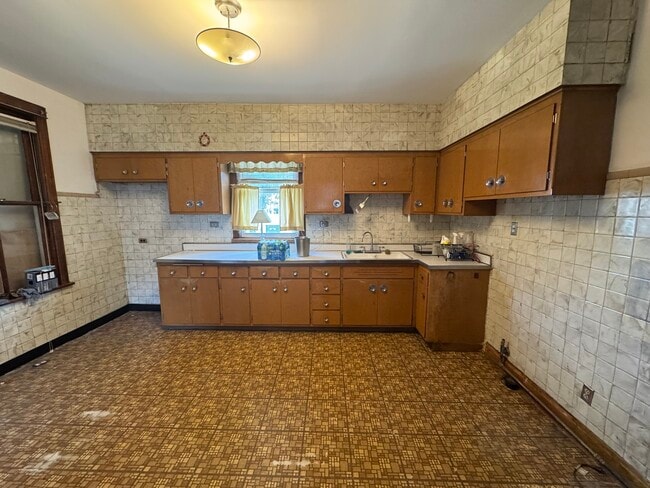 Building Photo - 4555 S Francisco Ave
