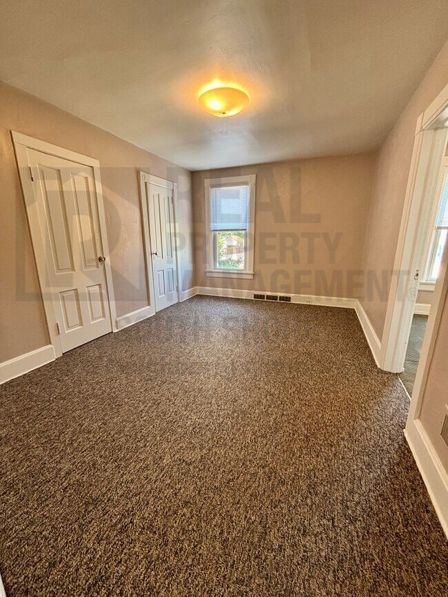 Building Photo - Charming 1 Bedroom + Den with Private Entrance & Vintage Character