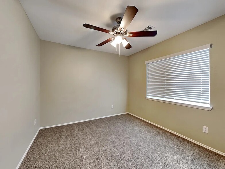 Building Photo - 503 Tumbleweed Dr