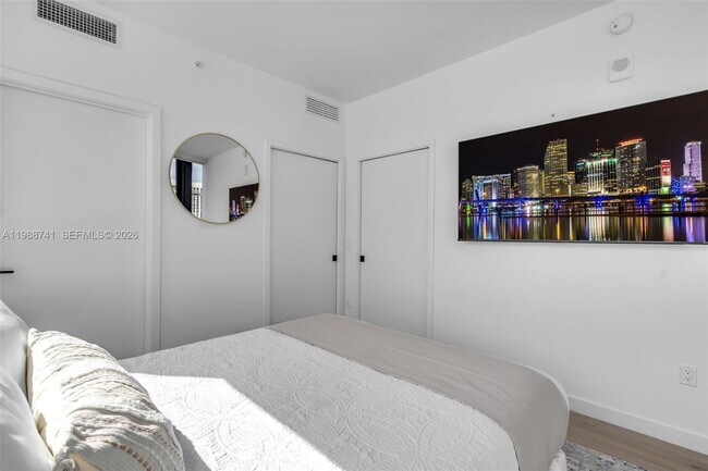 Building Photo - 225 N Miami Ave