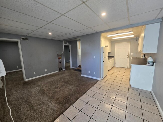 Building Photo - 721 E 8th St