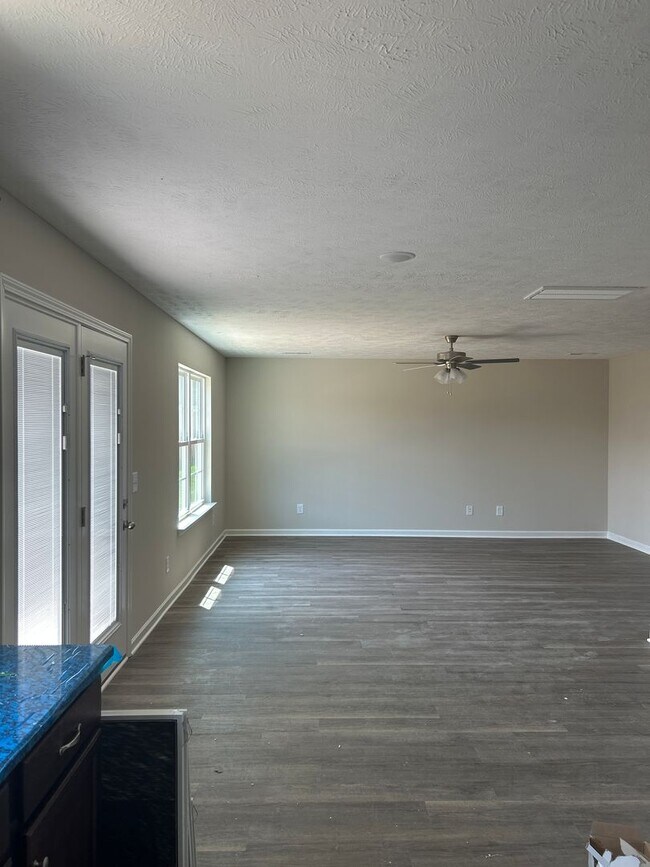 Building Photo - Brand new home!